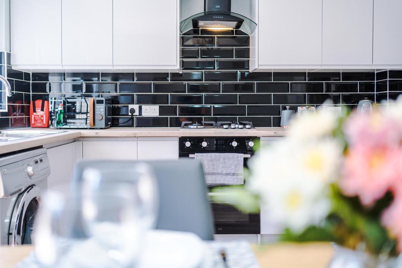 Stylish 4 Bedroom Home Close To Manchester City Centre Exterior photo